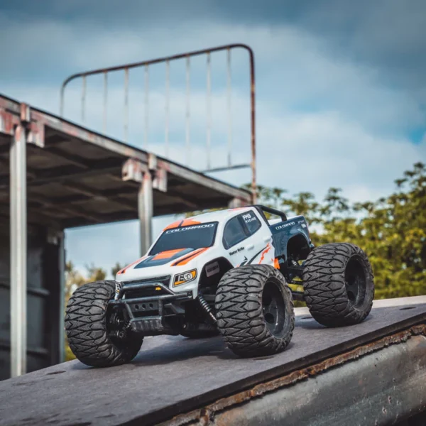 FMS 1:24 FMT24 Chevrolet Colorado Monster Truck RTR - Image 10